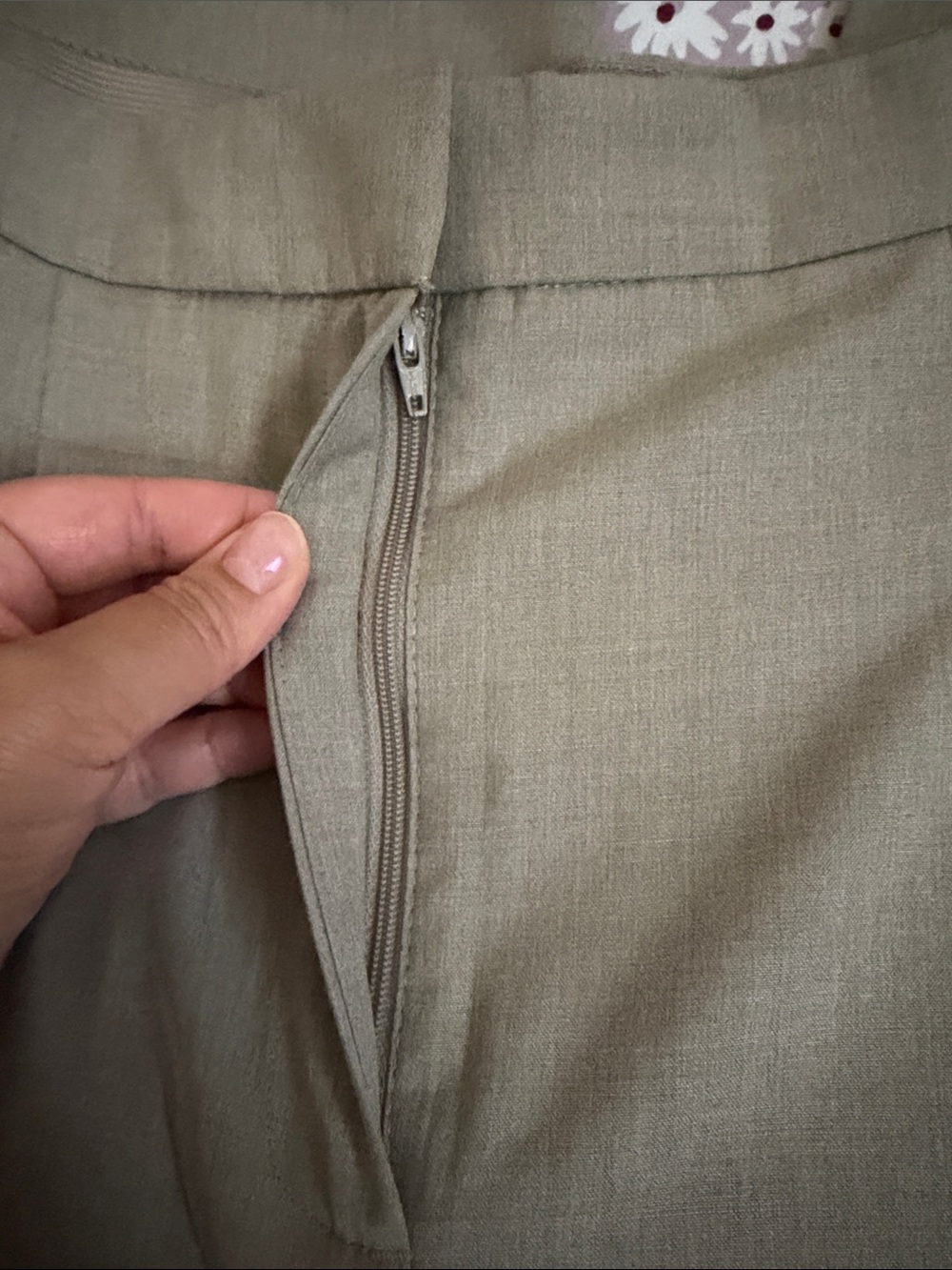 High-Waist Pleated Wide-Leg Trousers - Picture 2 of 5
